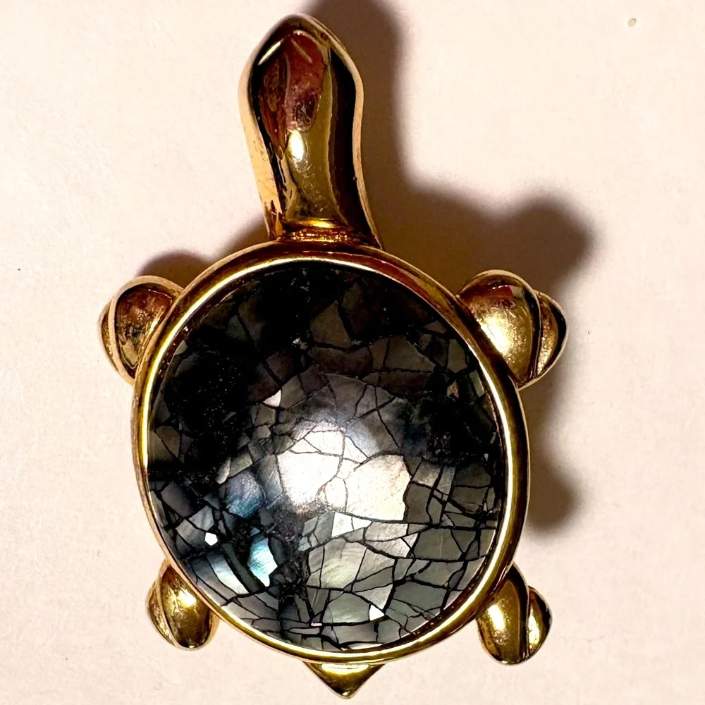 Lauren Conrad Gold tone vintage Turtle Brooch with shell mosaic mother of pearl